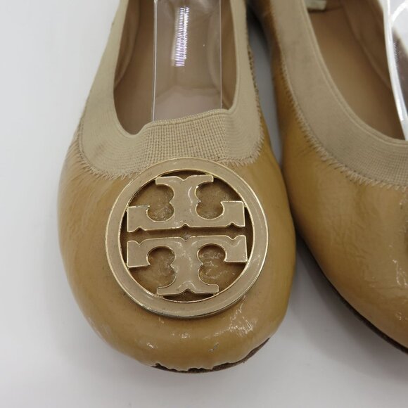 Tory Burch Women 7.5 M CAROLINE Beige Patent Leather Logo Ballet Flats Shoes - Picture 3 of 16